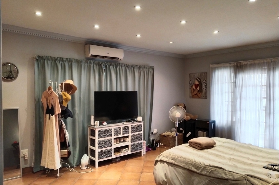 5 Bedroom Property for Sale in Meerhof North West